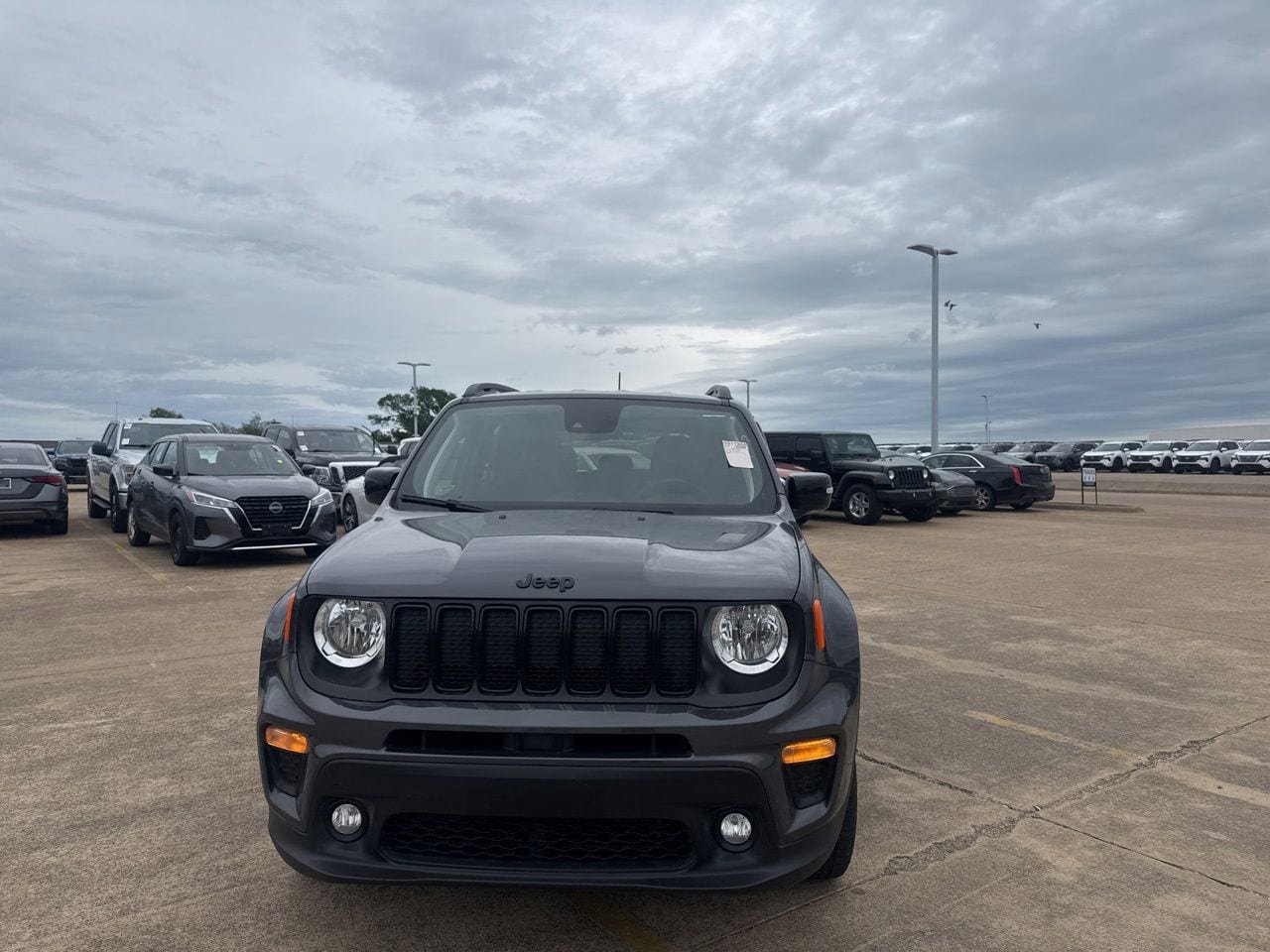 Used 2023 Jeep Renegade Altitude AWD/4WD image 4