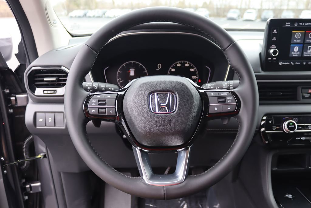 Certified 2025 Honda Pilot Touring image 36