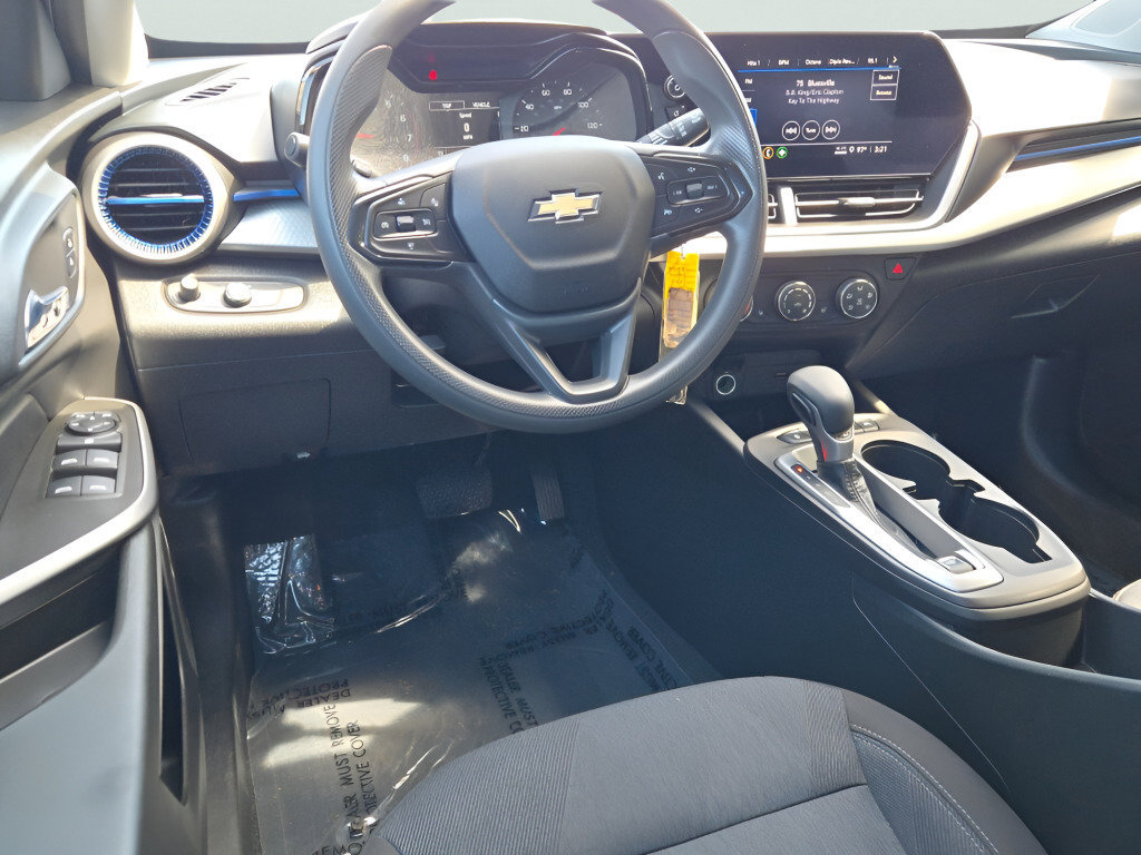 Certified 2024 Chevrolet Trax LS w/ LS Convenience Package FWD image 14