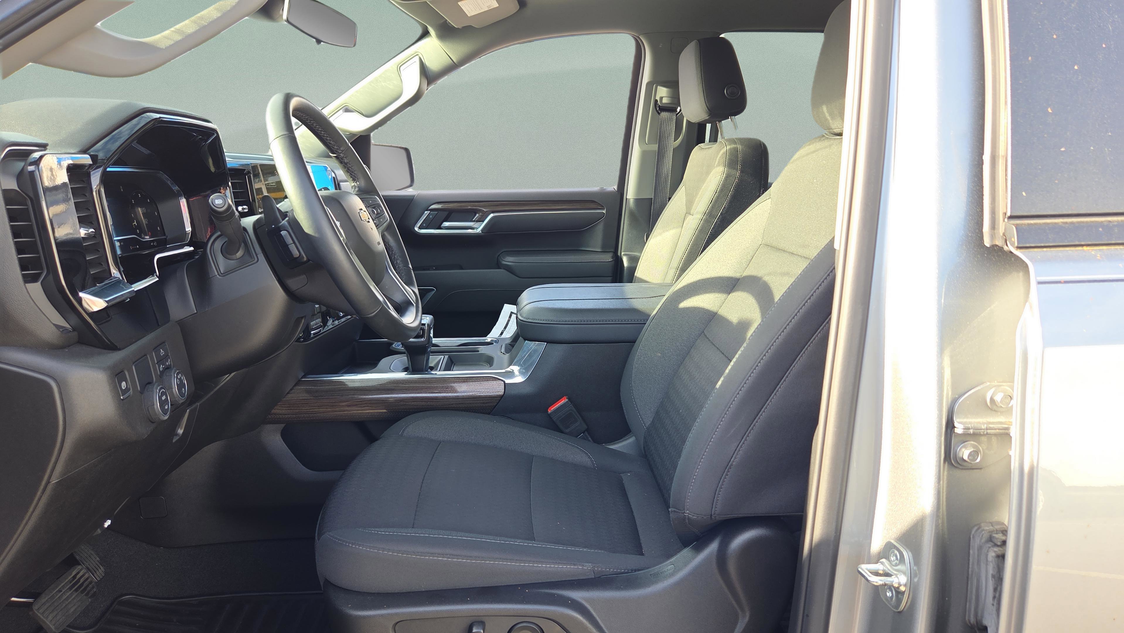 Used 2025 Chevrolet Silverado 1500 LT image 10