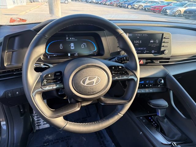 Used 2025 Hyundai Elantra Sport FWD image 13