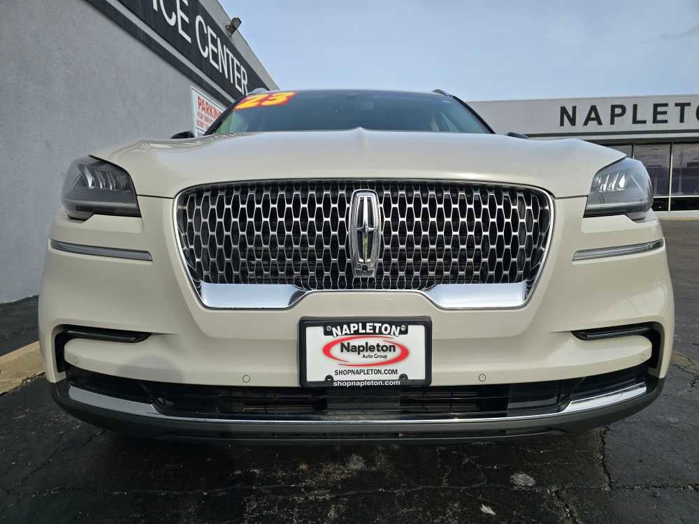 Used 2023 Lincoln Aviator Reserve image 3