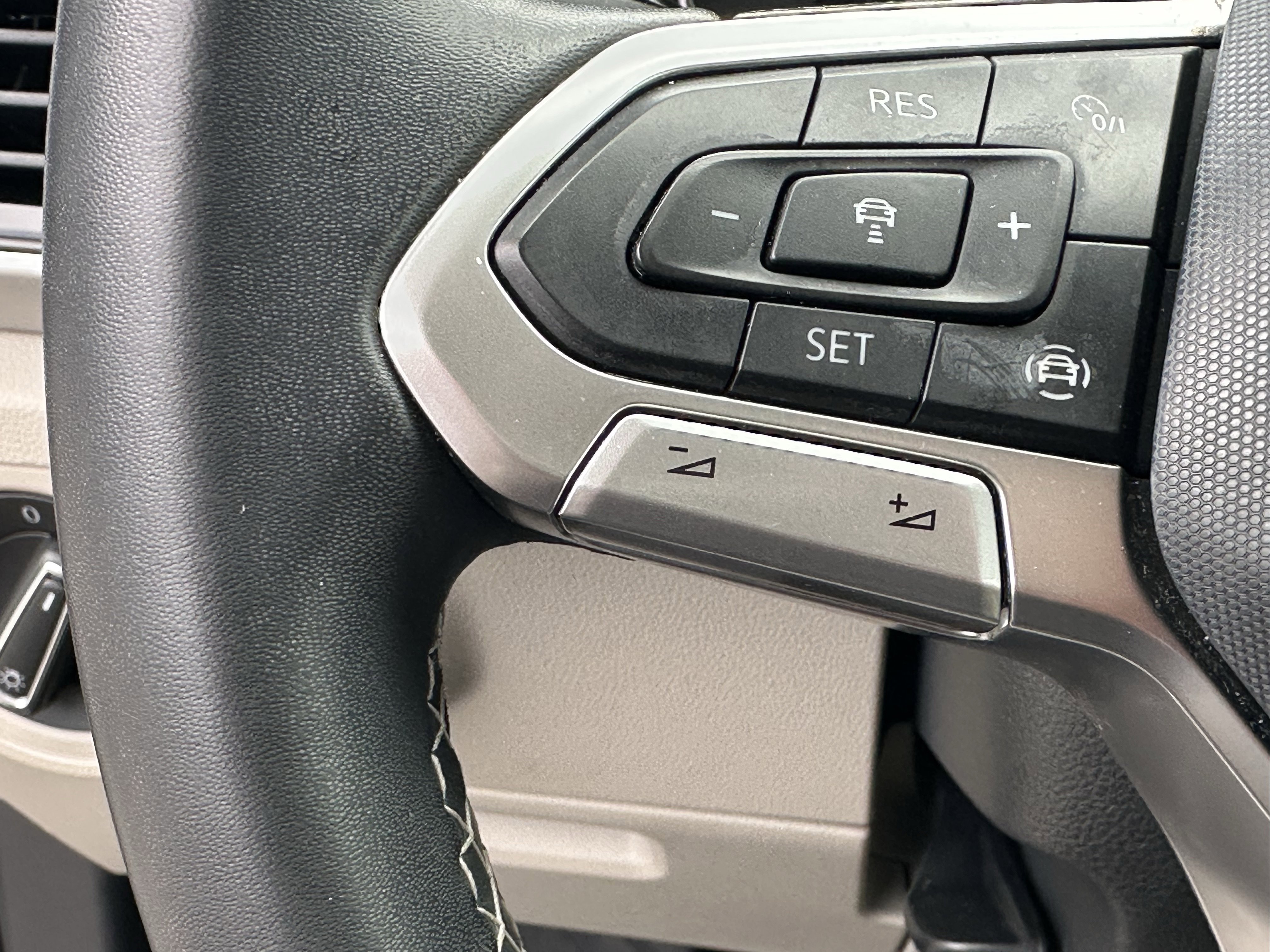 Used 2022 Volkswagen Atlas SE w/ Black Wheel Package image 21