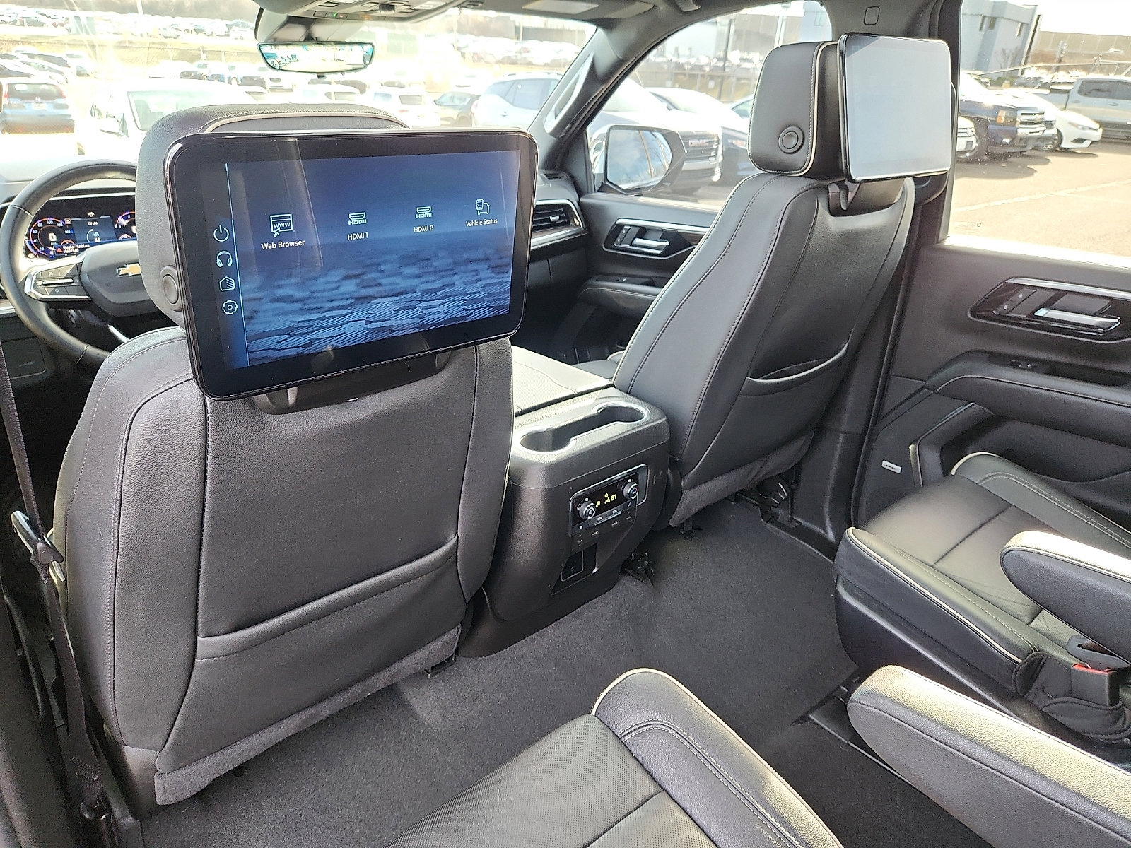 Used 2025 Chevrolet Suburban Premier image 12