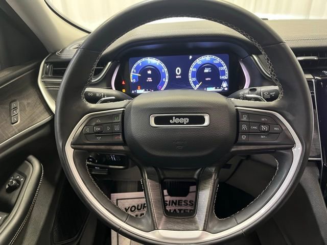 Used 2023 Jeep Grand Cherokee Limited w/ Black Appearance Package image 21