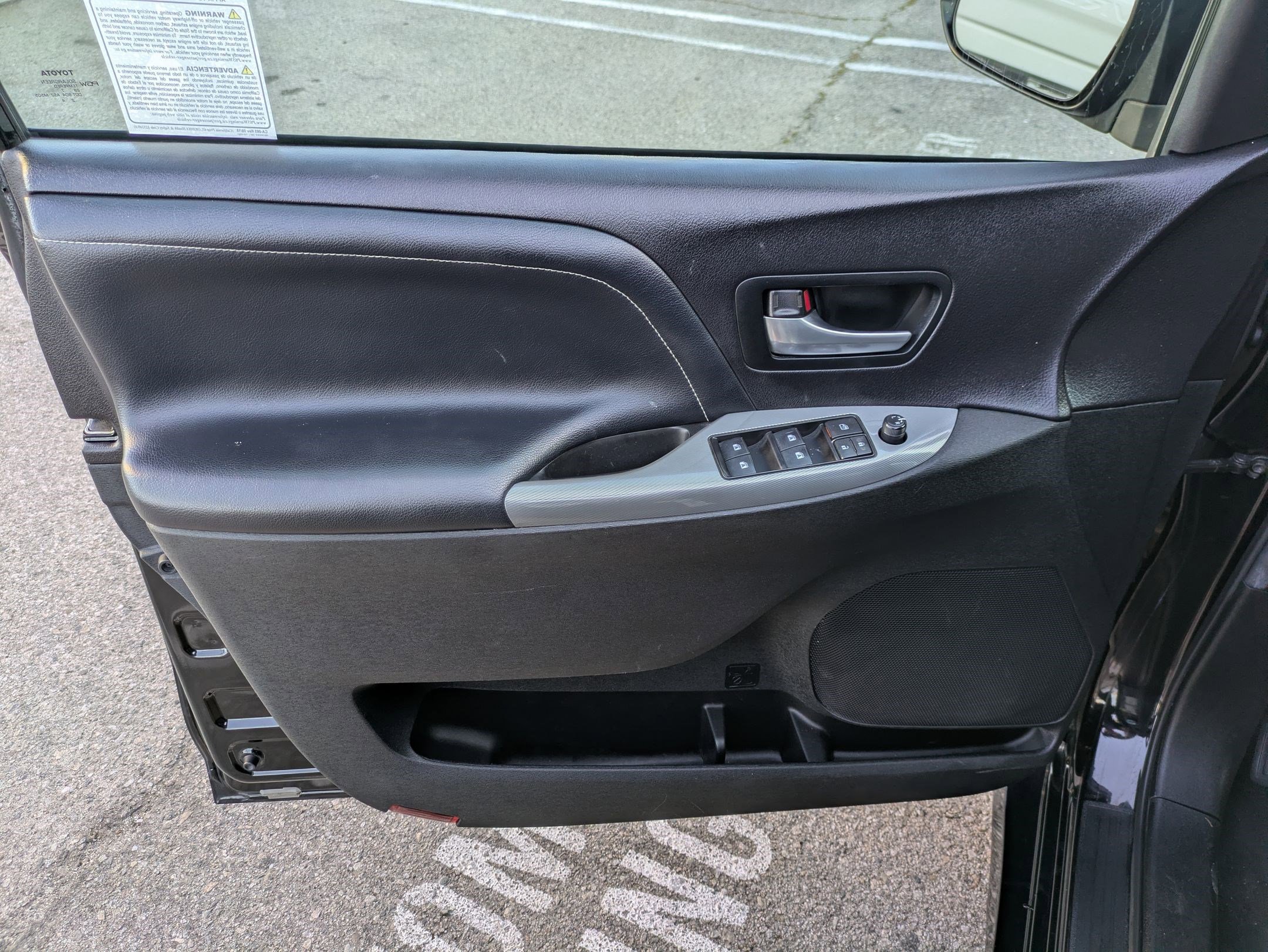 Used 2017 Toyota Sienna SE image 10