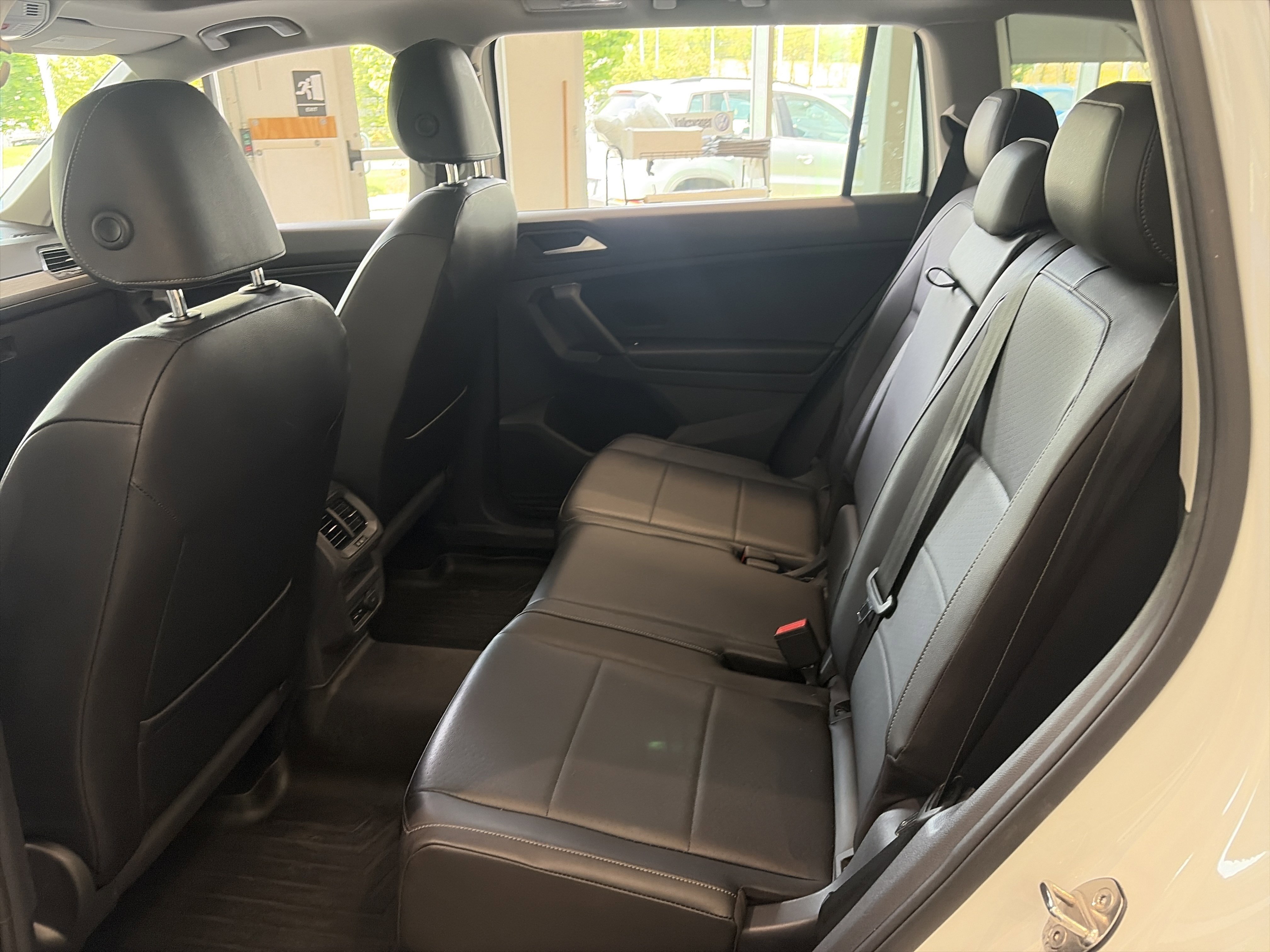 Used 2019 Volkswagen Tiguan SEL AWD/4WD image 23