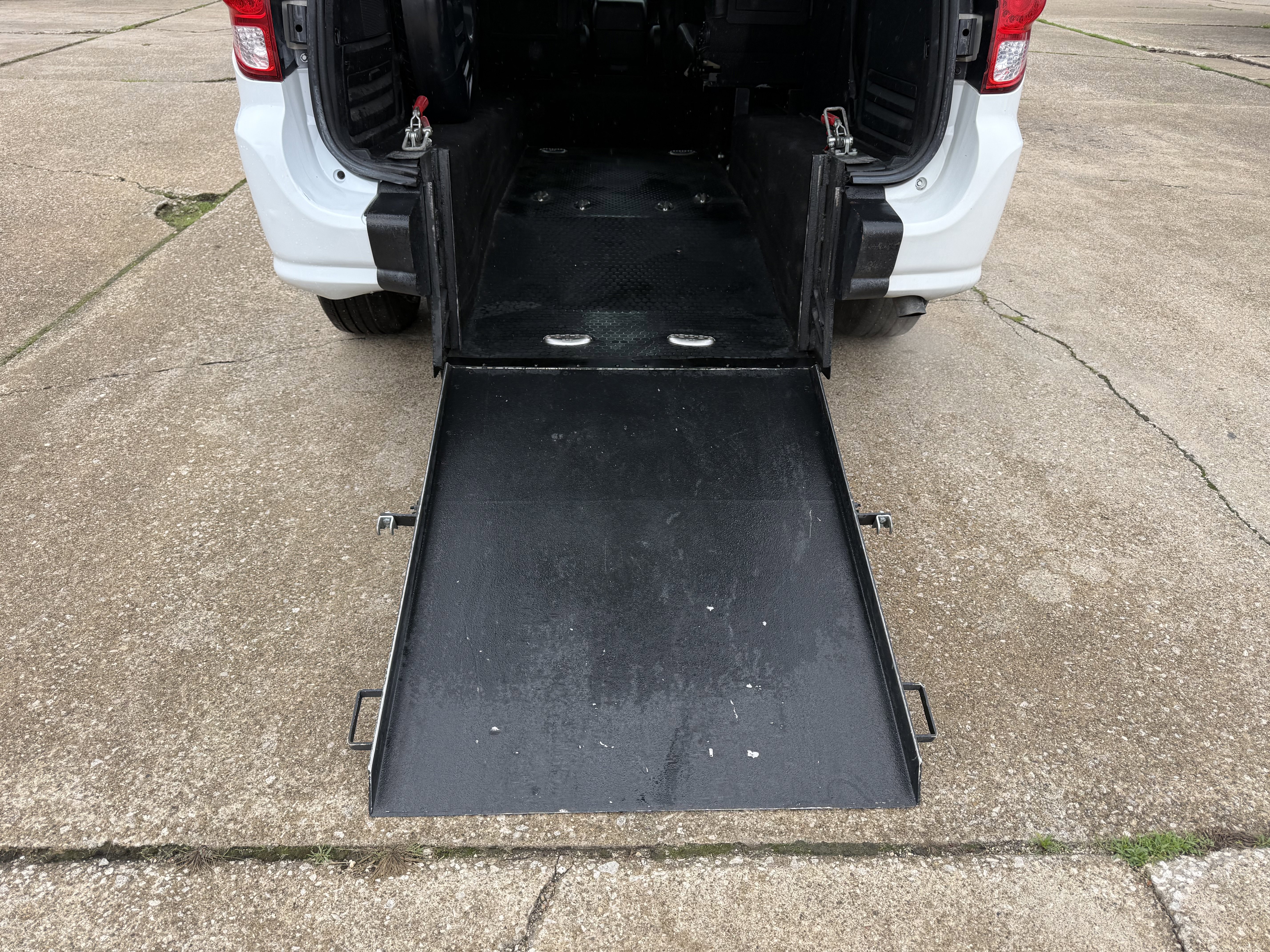 Used 2019 Dodge Grand Caravan GT FWD image 26