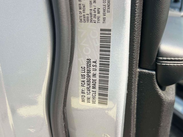 Used 2023 Jeep Grand Cherokee L Limited AWD/4WD image 18