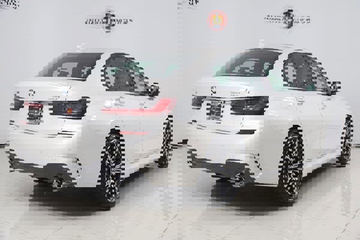 Used 2022 BMW 330i xDrive Sedan w/ M Sport Package image 3