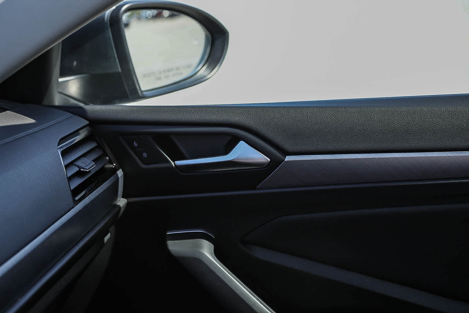 Used 2024 Volkswagen Jetta SE FWD image 21