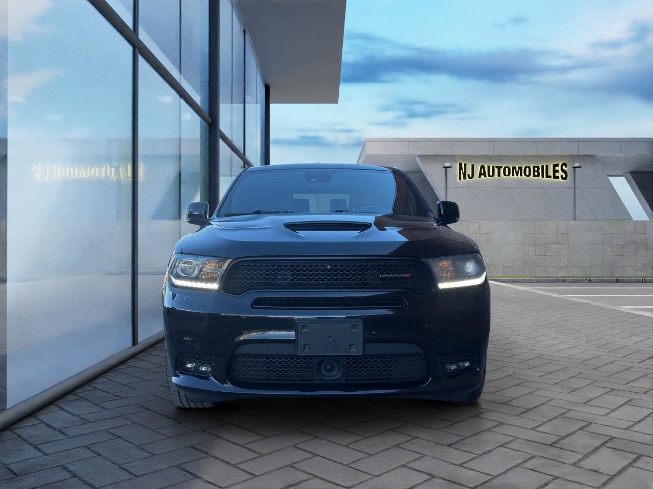 Used 2019 Dodge Durango R/T w/ Technology Group AWD/4WD image 2