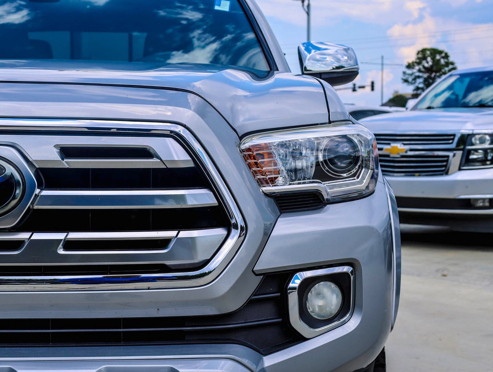 Used 2019 Toyota Tacoma Limited AWD/4WD image 5