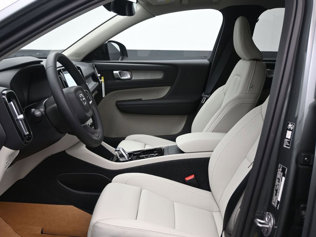 New 2026 Volvo XC40 B5 Plus w/ Protection Package Premier AWD/4WD image 11