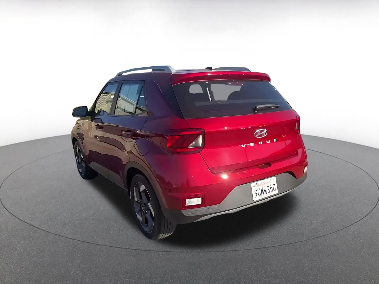 Used 2025 Hyundai Venue SEL image 11