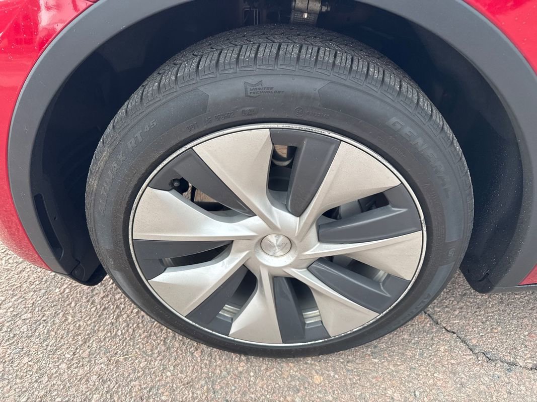 Used 2022 Tesla Model Y Long Range AWD/4WD image 18