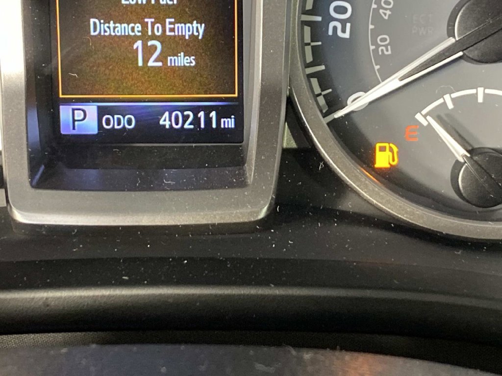 Used 2022 Toyota Tacoma SR5 AWD/4WD image 19