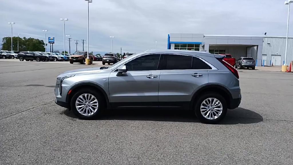 Certified 2024 Cadillac XT4 Luxury w/ Cold Weather Package image 5