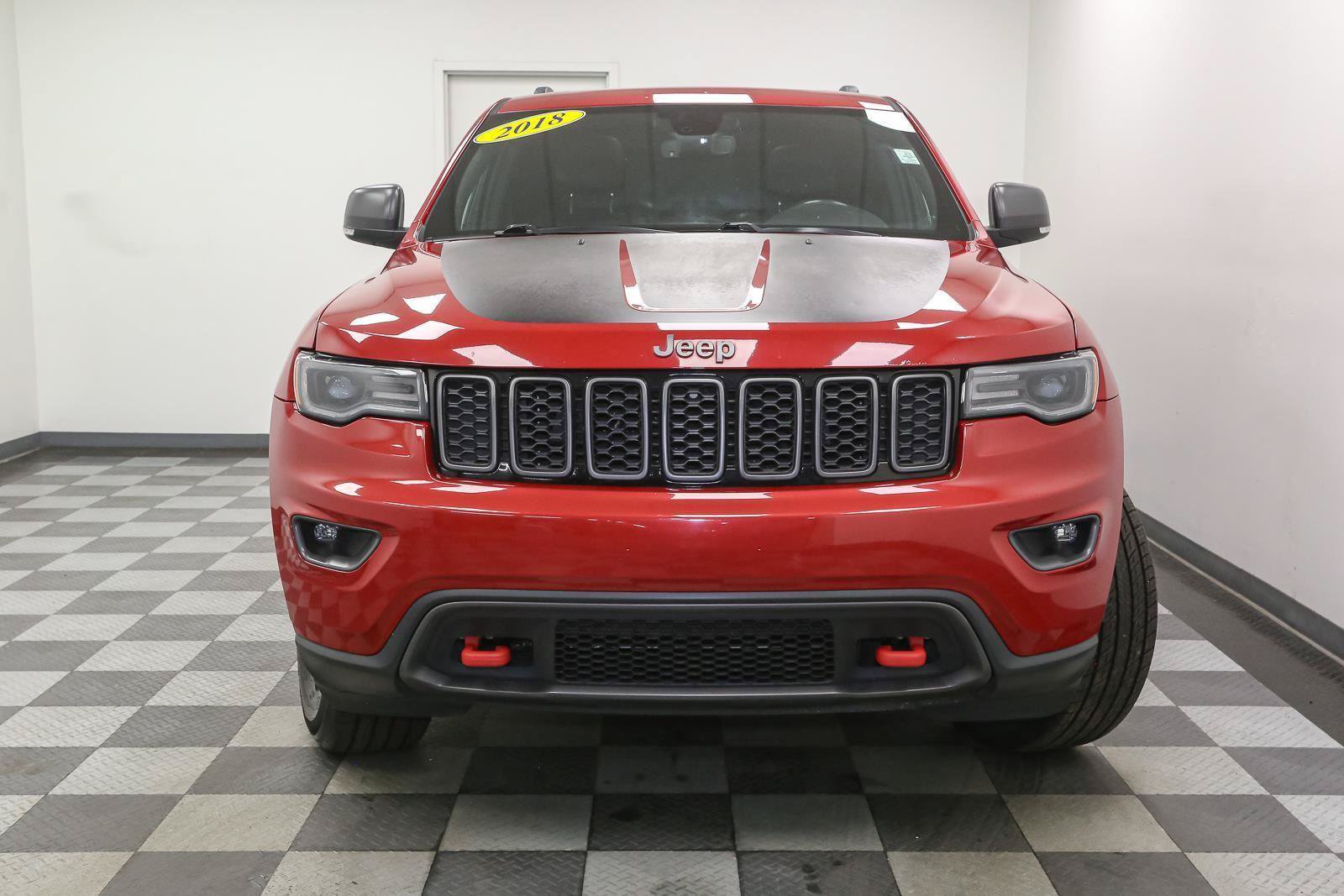 Used 2018 Jeep Grand Cherokee Trailhawk w/ Trailhawk Luxury Group AWD/4WD image 3