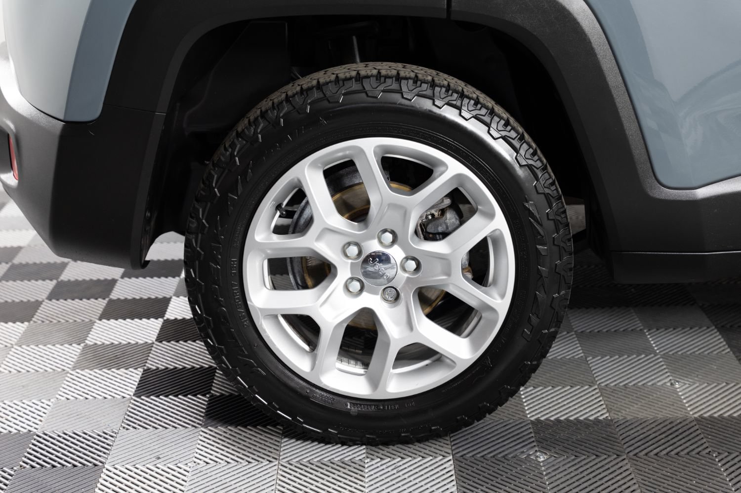 Used 2017 Jeep Renegade Latitude w/ Trailer Tow Group AWD/4WD image 36