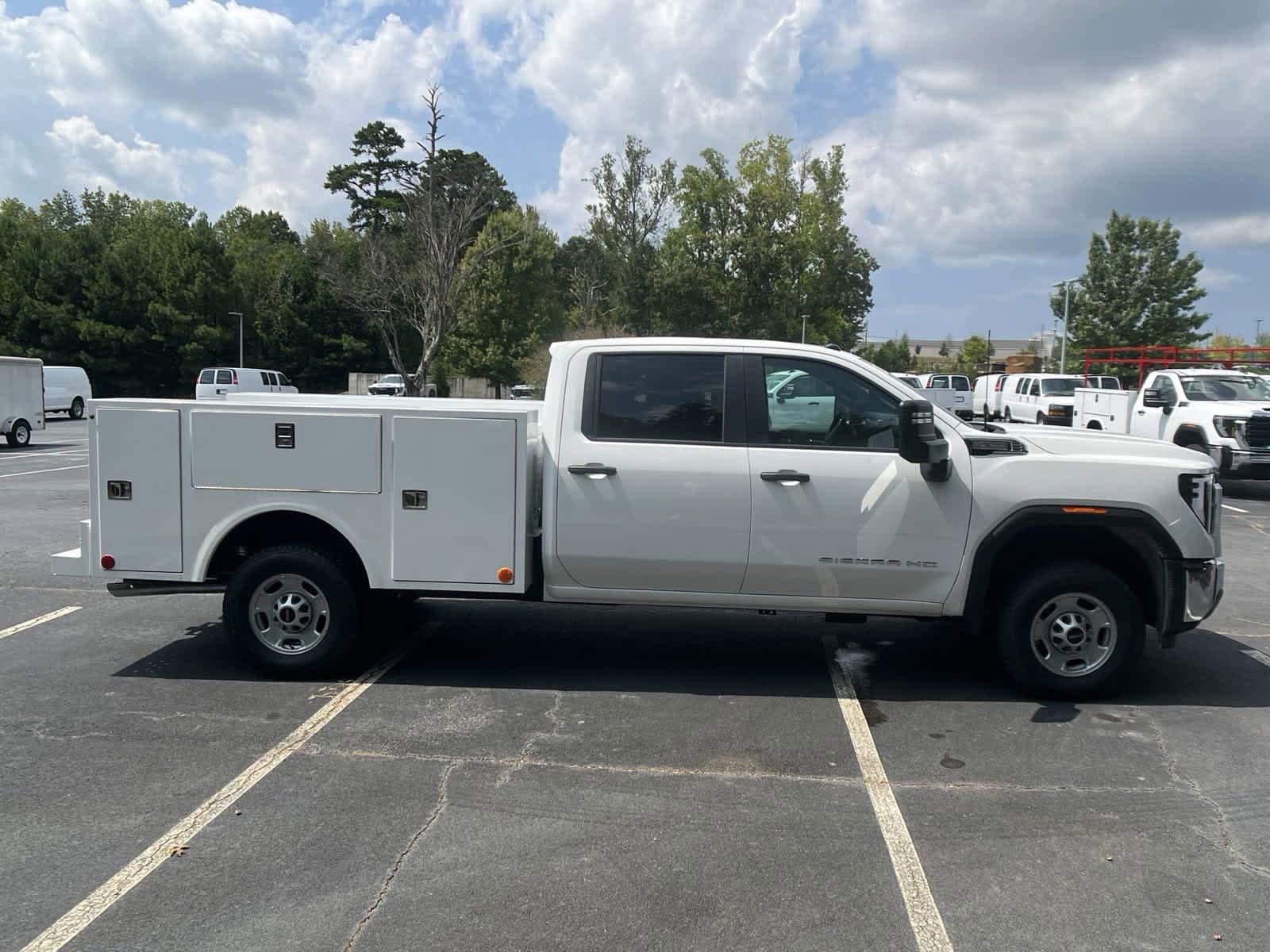 New 2024 GMC Sierra 2500 Pro w/ Convenience Package image 8