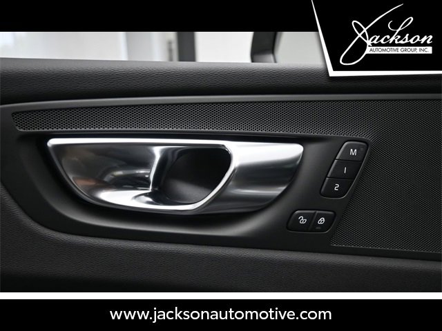 Used 2025 Volvo XC60 B5 Core w/ Climate Package image 17