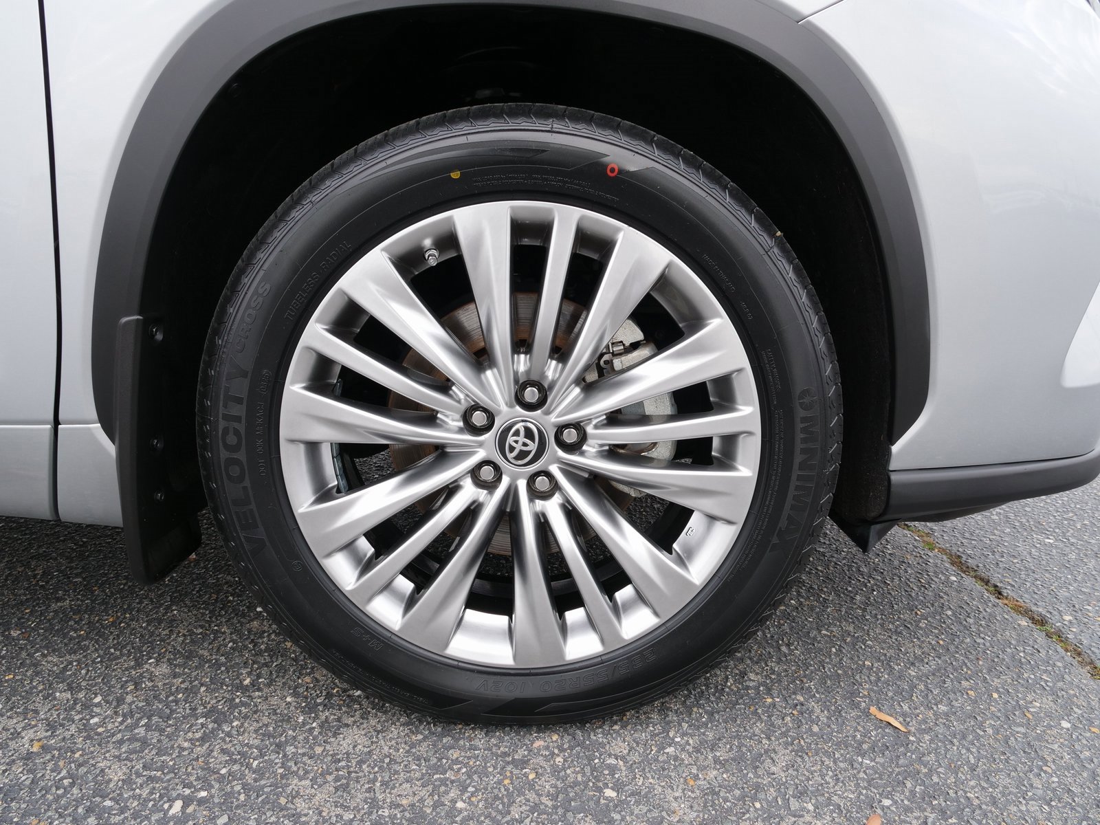 Used 2024 Toyota Highlander Platinum image 10