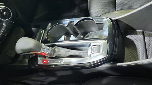 Used 2025 Chevrolet Trax ACTIV w/ Sunroof Package FWD image 17
