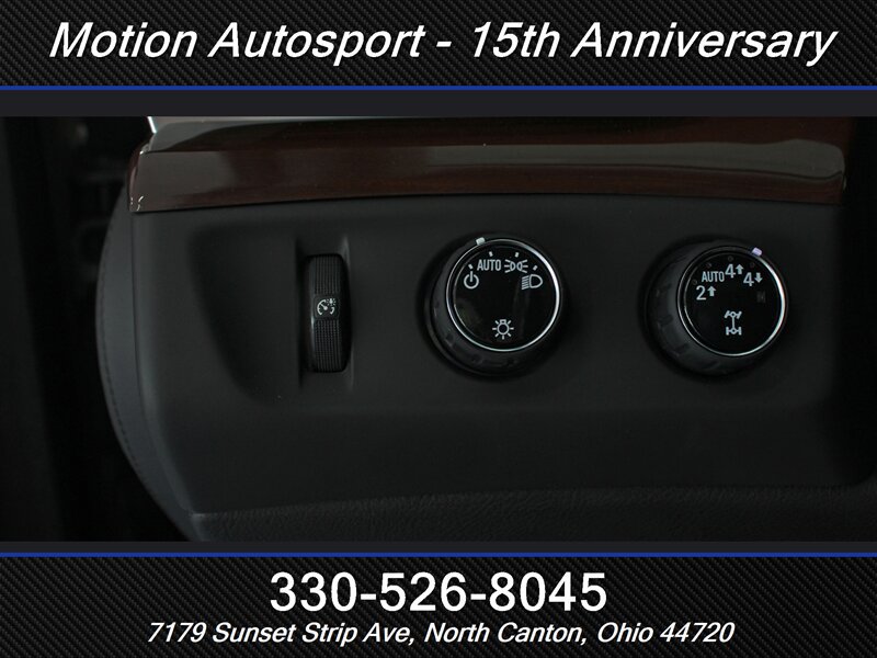 Used 2020 Cadillac Escalade Luxury w/ Escalade Sport Edition AWD/4WD image 12