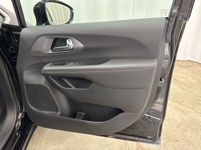 New 2026 Chrysler Voyager LX image 29