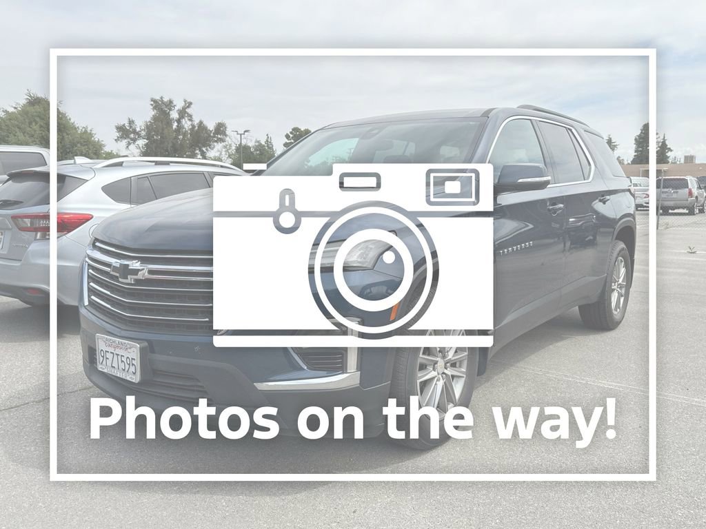 Used 2023 Chevrolet Traverse LT image 1