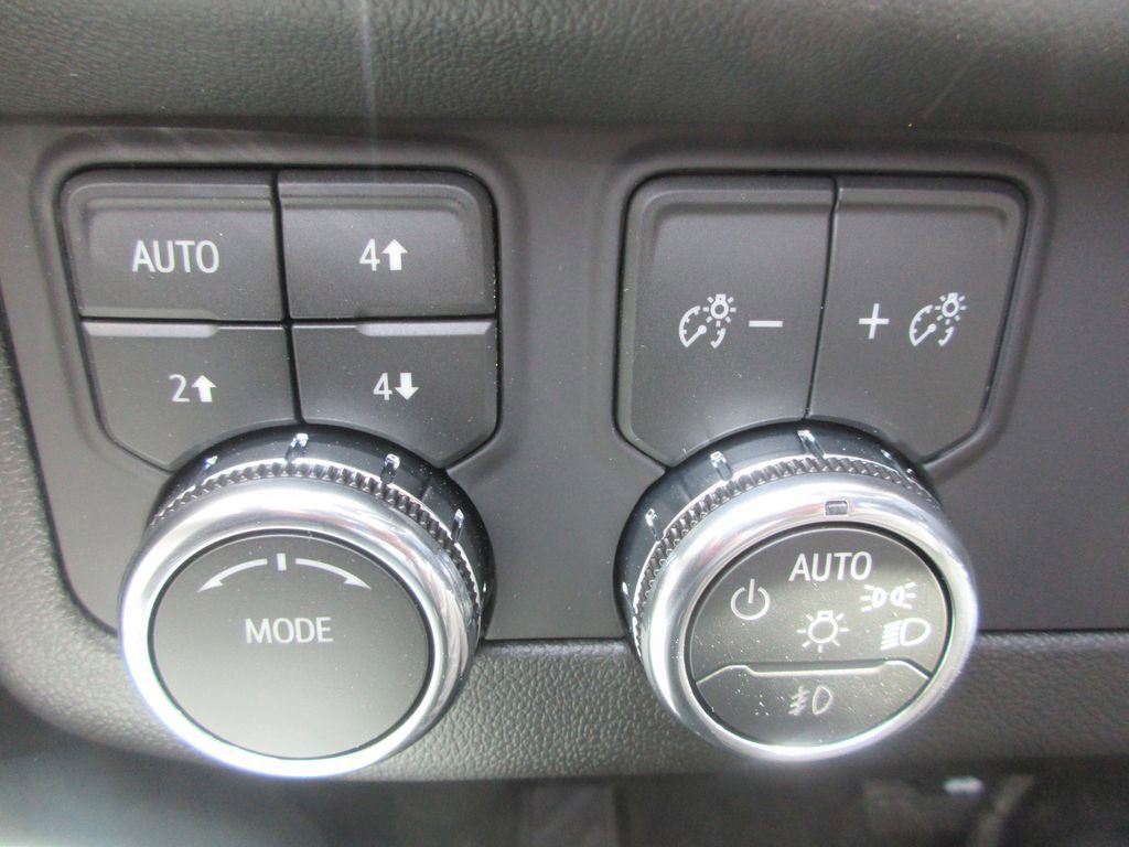 New 2026 GMC Yukon AT4 AWD/4WD image 17