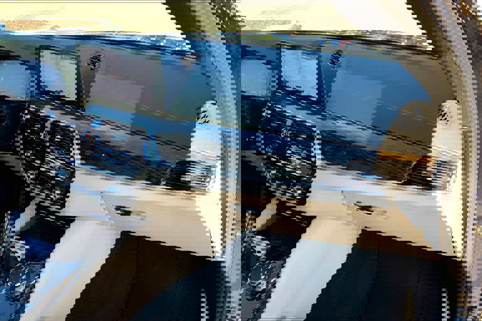 Used 2020 BMW 530i xDrive w/ Premium Package image 18