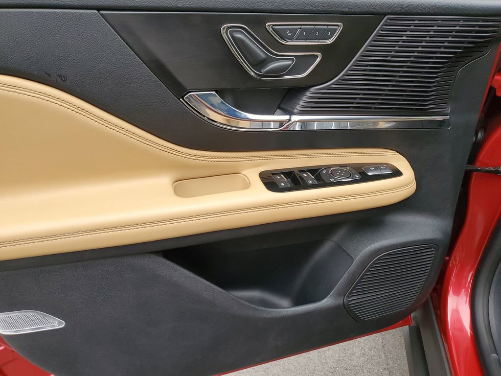 Used 2022 Lincoln Corsair Reserve w/ Sport Package image 18