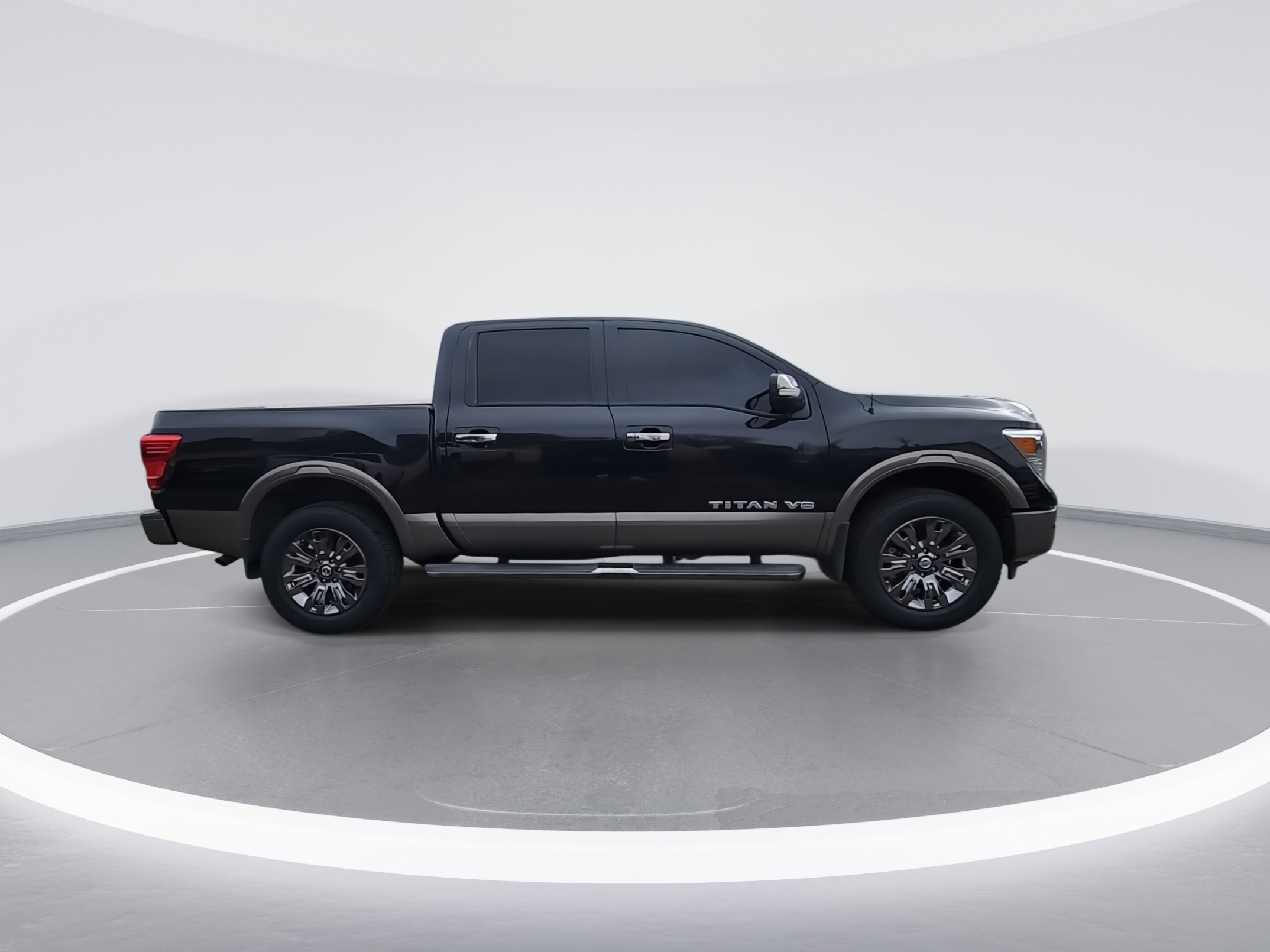 Used 2019 Nissan Titan Platinum Reserve image 9