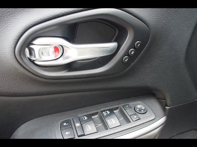 Used 2019 Jeep Cherokee Limited AWD/4WD image 18