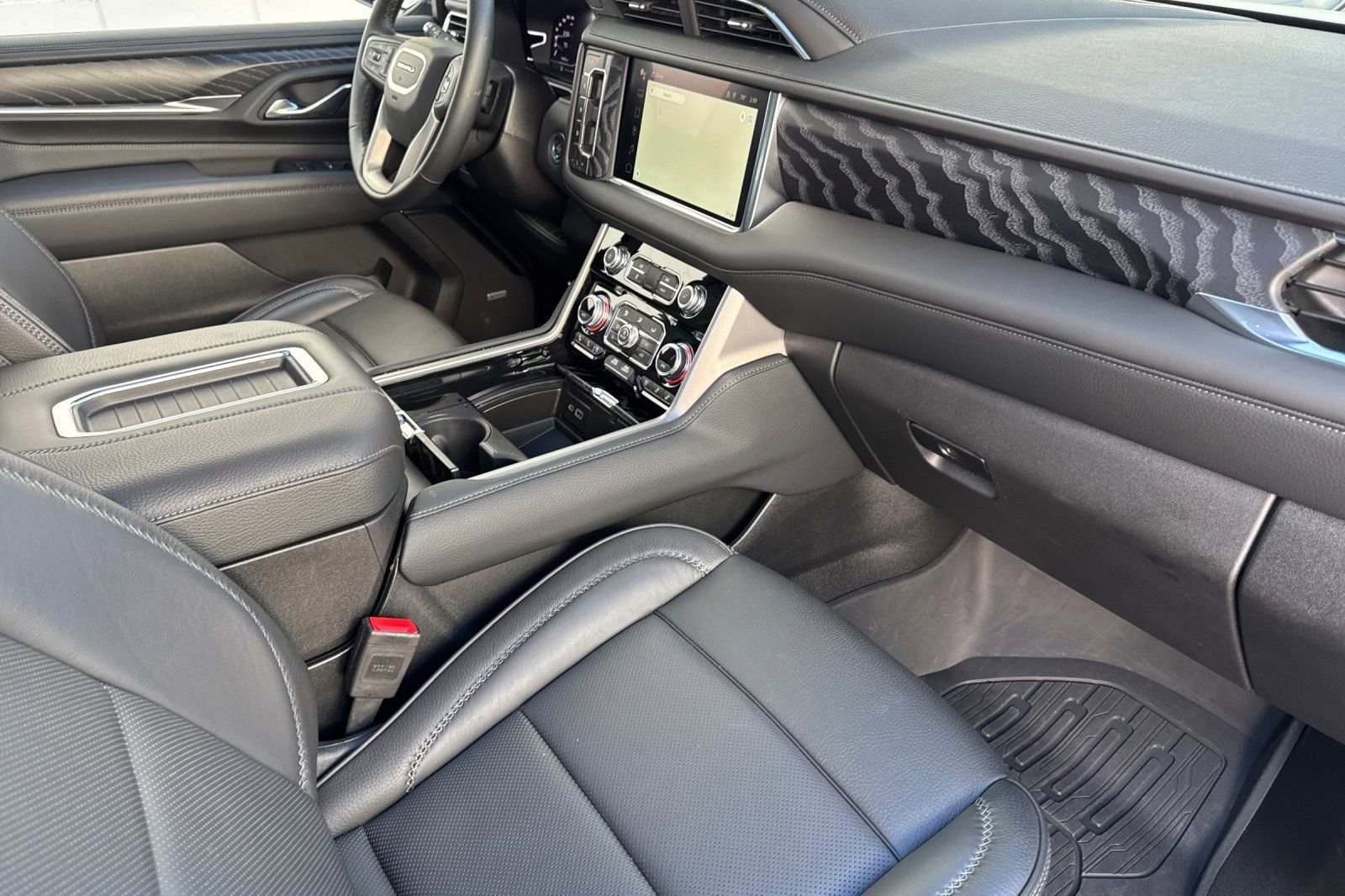 Used 2024 GMC Yukon XL Denali w/ LPO, Floor Liner Package image 17
