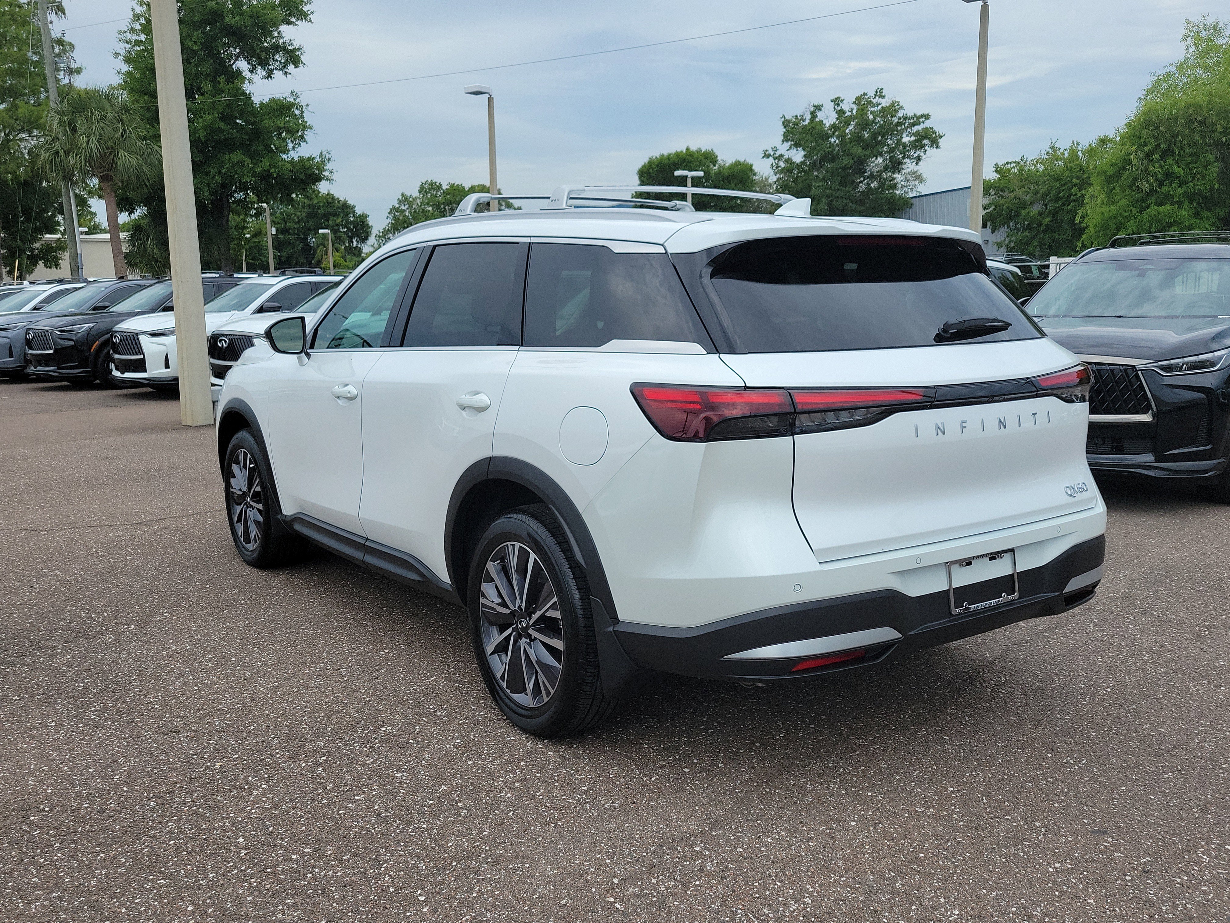 New 2027 INFINITI QX60 Luxe w/ Cargo Package FWD image 4