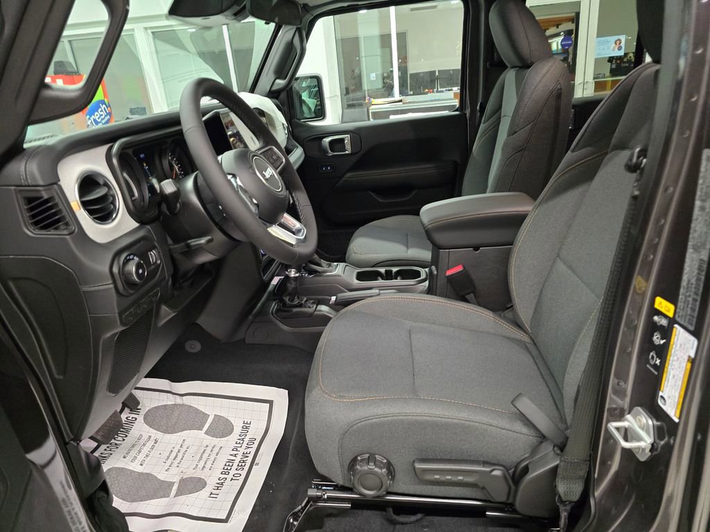 New 2026 Jeep Wrangler Unlimited Sahara AWD/4WD image 15