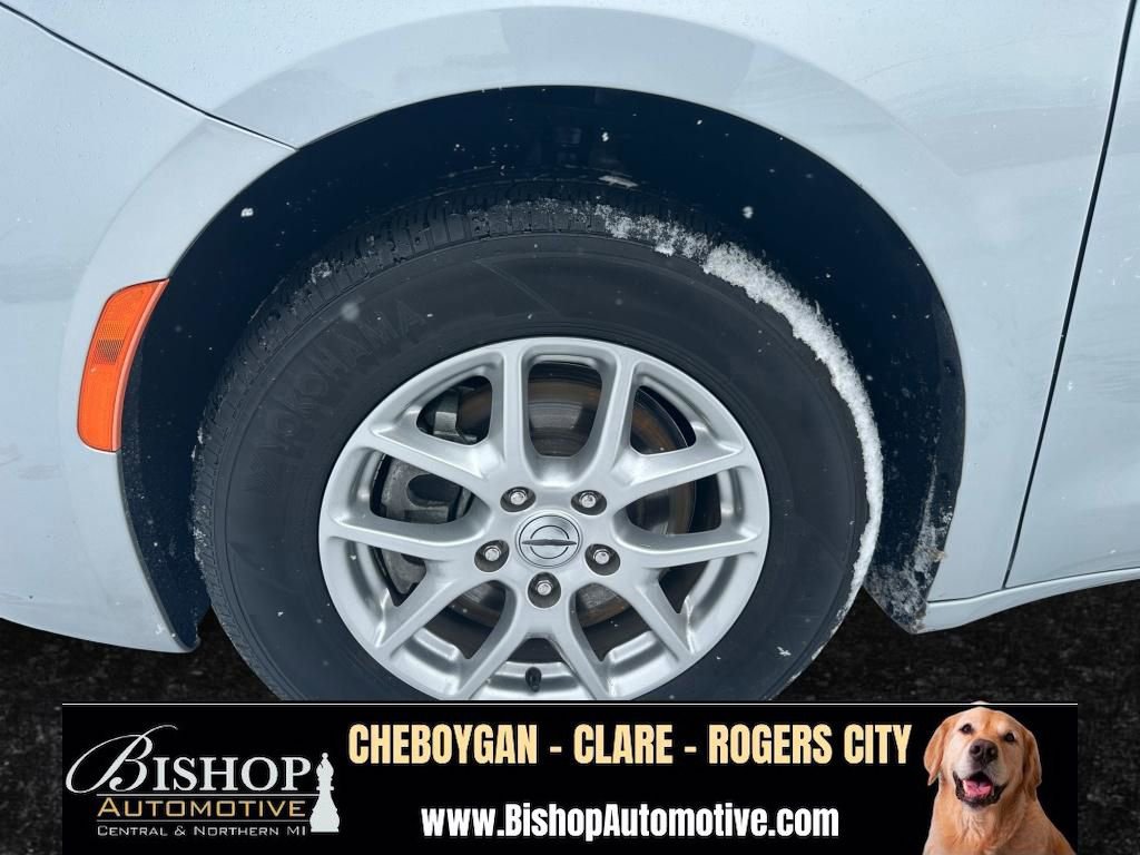 Used 2024 Chrysler Pacifica Touring-L FWD image 25