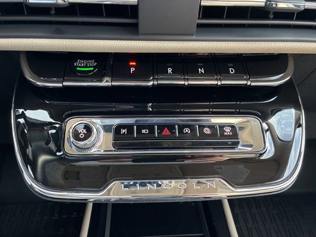 Used 2025 Lincoln Corsair Reserve w/ Equipment Group 202A image 34