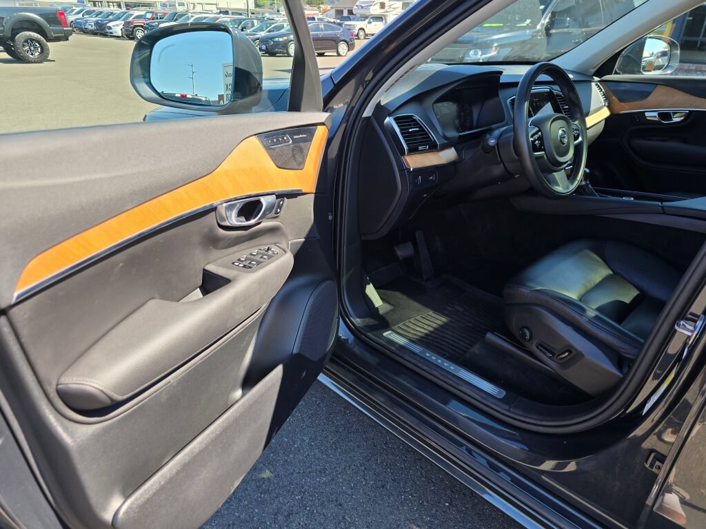 Used 2021 Volvo XC90 T6 Momentum w/ Protection Package Premier AWD/4WD image 17