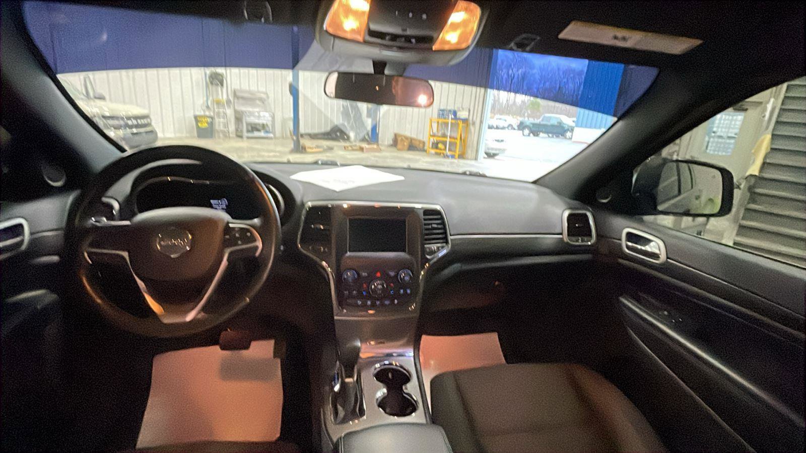 Used 2021 Jeep Grand Cherokee Laredo w/ Security & Convenience Group image 11