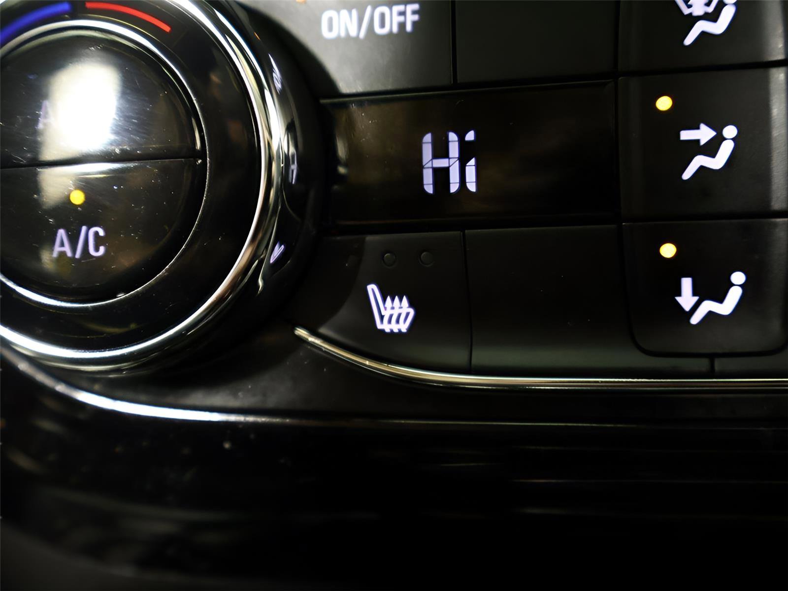 Used 2024 Chevrolet Trax RS image 46