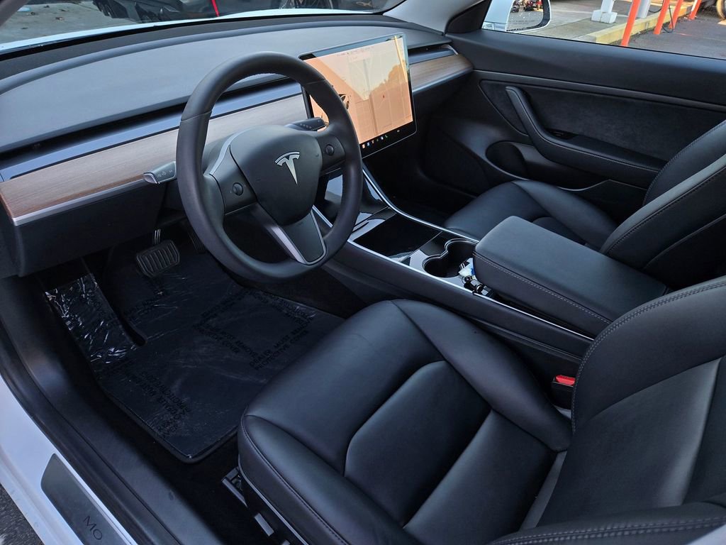 Used 2020 Tesla Model 3 Standard Range Plus image 9