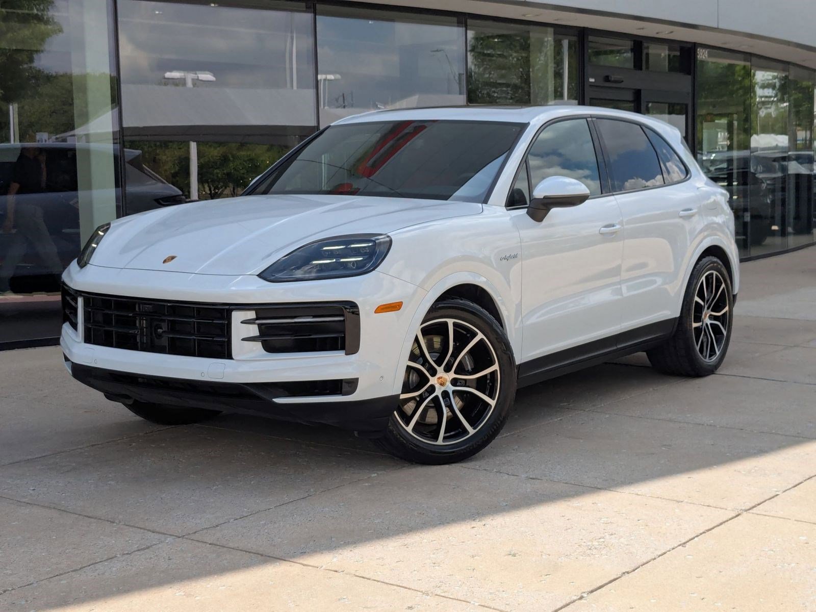 Certified 2025 Porsche Cayenne E-Hybrid image 1