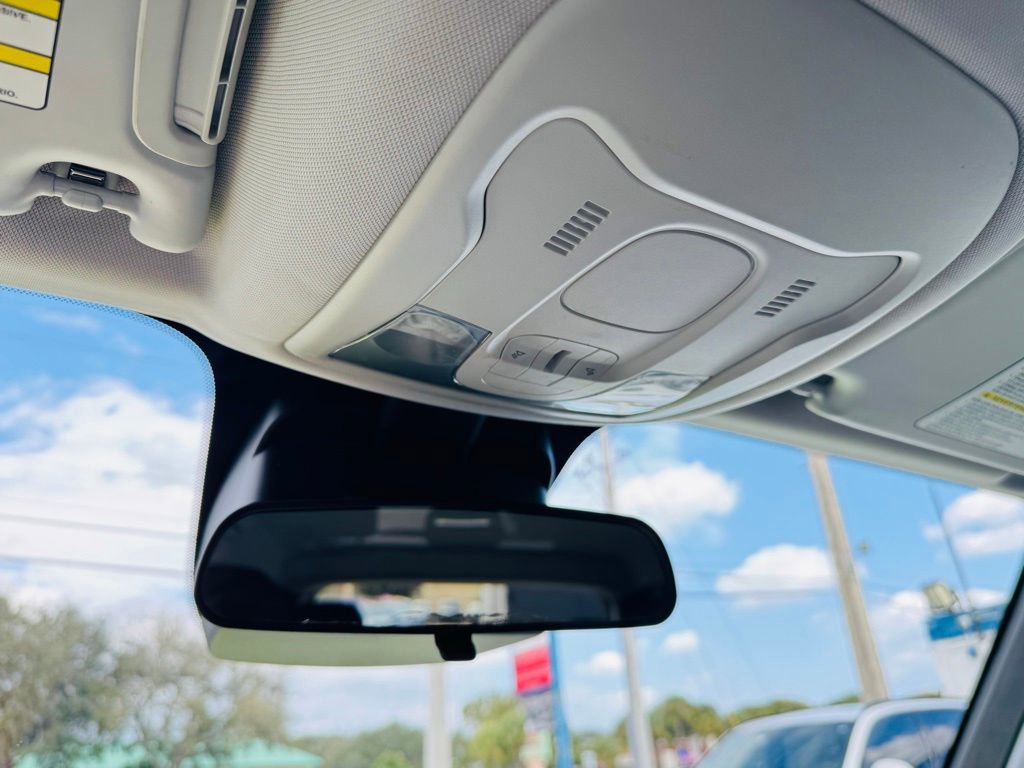 Used 2018 Jeep Renegade Latitude w/ Cold Weather Group AWD/4WD image 20