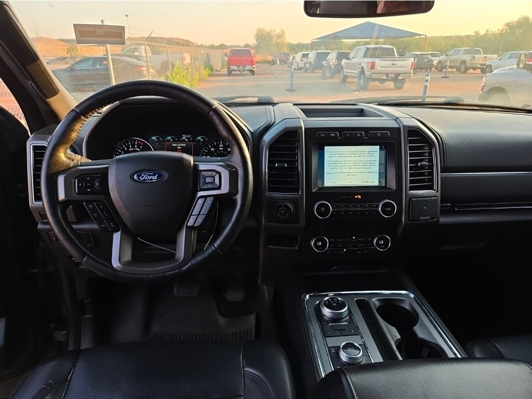 Used 2018 Ford Expedition XLT w/ Equipment Group 202A AWD/4WD image 6