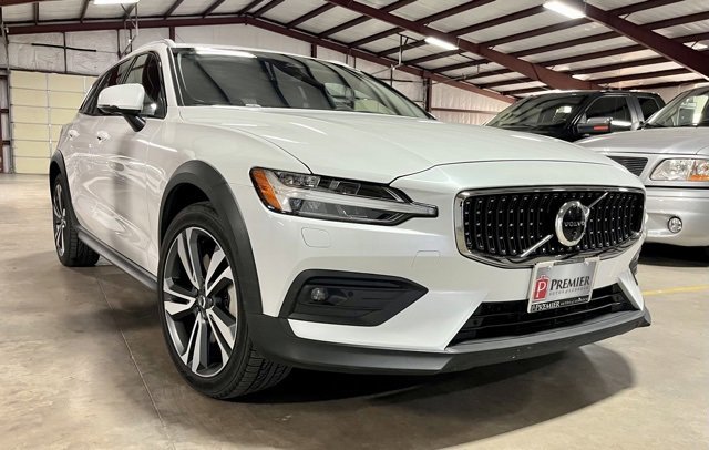 Used 2024 Volvo V60 B5 Cross Country Plus