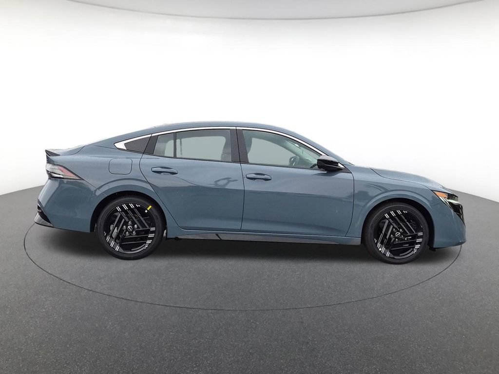 New 2026 Nissan Sentra SR w/ SR Premium Package FWD image 4